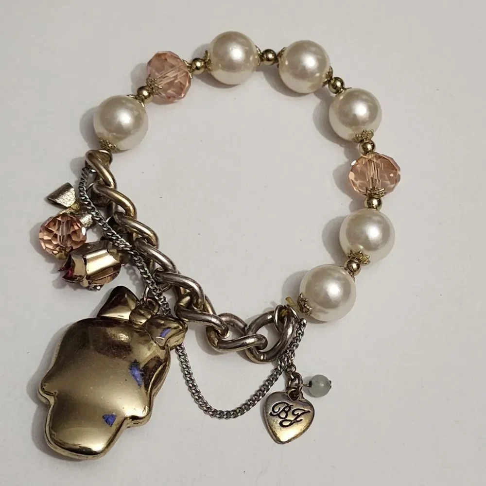 Betsey Johnson 100%authentic vintage skull bracelet - Picture 5 of 5